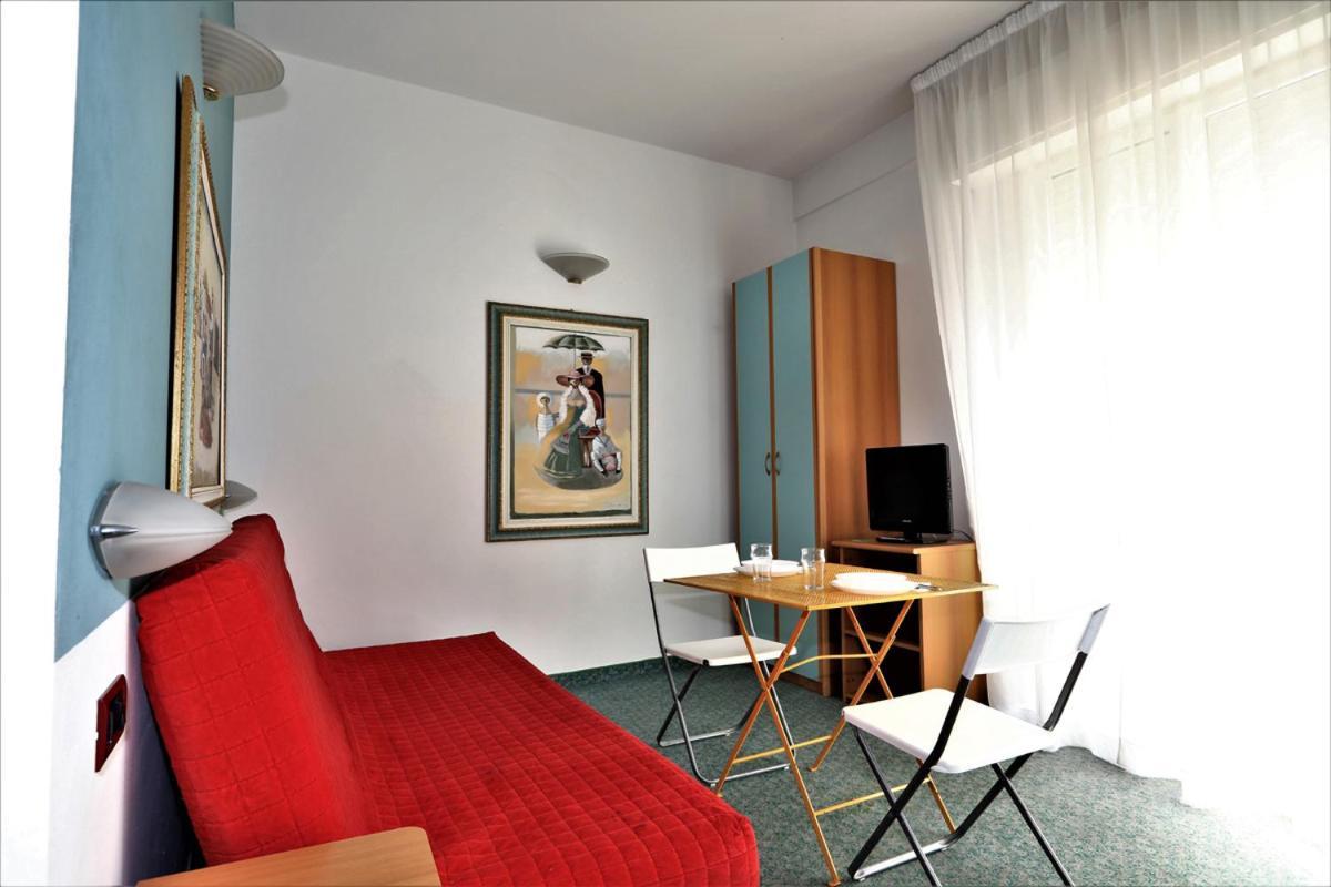 بيلاريا-إيجيا مارينا Residence & Suites الغرفة الصورة
